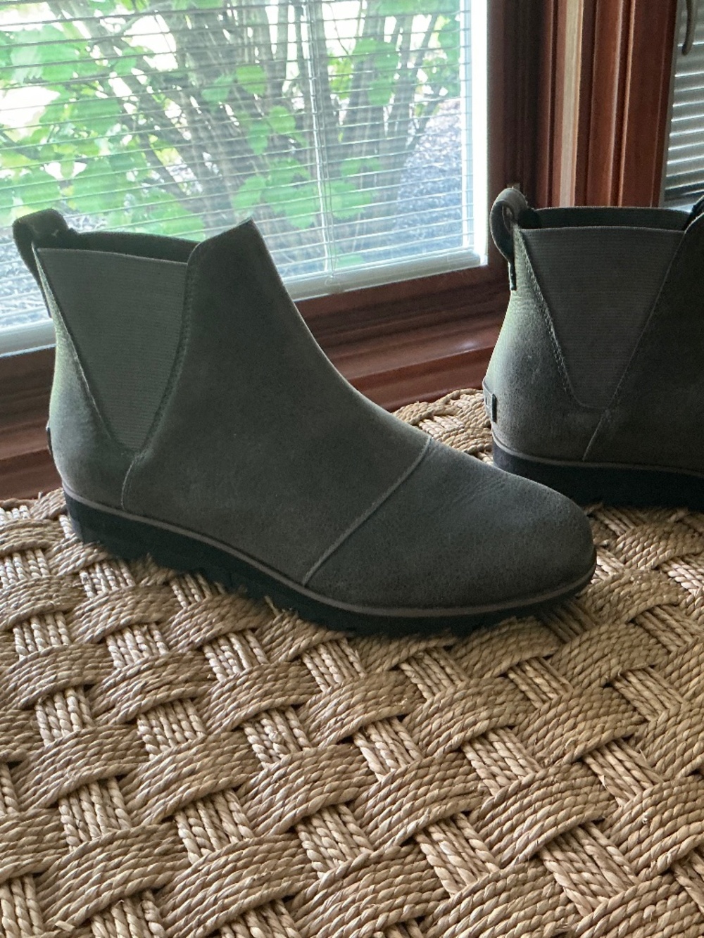 Sorel Chelsea Harlow Gray Wedge Boots Size 8.5